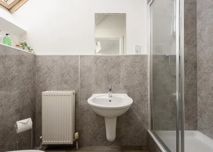 Appartement à 2 Chambres à Coucher